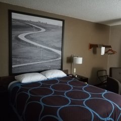 Super 8 by Wyndham Keokuk in Keokuk, United States of America from 90$, photos, reviews - zenhotels.com guestroom photo 5