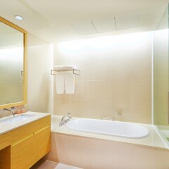 Отель The Duchess Hotel and Residences Таиланд, Бангкок - 2 отзыва об отеле, цены и фото номеров - забронировать отель The Duchess Hotel and Residences онлайн ванная фото 2