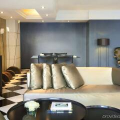 Hotel Gran Derby Suites Барселона развлечения