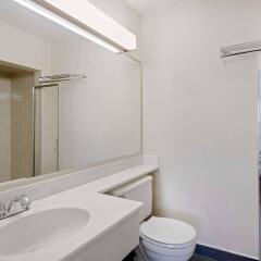 Отель Travelodge by Wyndham Chambersburg США, Чемберсберг - отзывы, цены и фото номеров - забронировать отель Travelodge by Wyndham Chambersburg онлайн ванная