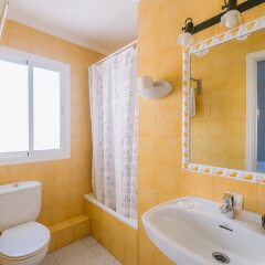 Отель Hostal Valencia ванная
