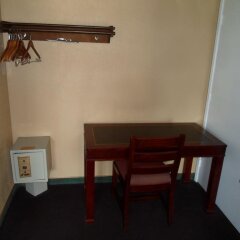 Отель Heritage Inn сейф в номере