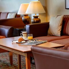 Best Western Plus Milford Hotel интерьер отеля