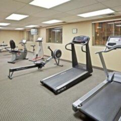 Отель Holiday Inn Vancouver Downtown & Suites Канада, Ванкувер - отзывы, цены и фото номеров - забронировать отель Holiday Inn Vancouver Downtown & Suites онлайн фитнесс-зал фото 2