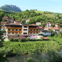 Отель Family Hotel Enica Болгария, Правец - отзывы, цены и фото номеров - забронировать отель Family Hotel Enica онлайн вид на фасад