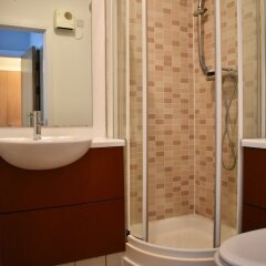 Central 2 Bedroom Flat With Balcony Views in Dublin, Ireland from 303$, photos, reviews - zenhotels.com bathroom photo 3