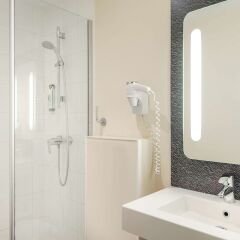 Отель ibis Paris Père Lachaise Франция, Париж - отзывы, цены и фото номеров - забронировать отель ibis Paris Père Lachaise онлайн ванная