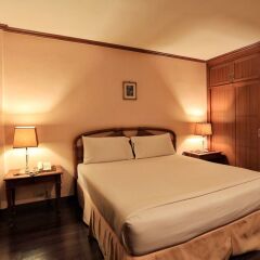 Отель Travel Lodge Suriwongse - Adult Only Бангкок комната для гостей