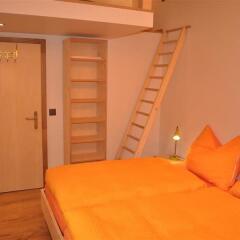 Отель Weidhaus - Two Bedroom Швейцария, Гштад - отзывы, цены и фото номеров - забронировать отель Weidhaus - Two Bedroom онлайн комната для гостей фото 2