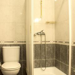 Отель House With 5 Bedrooms in Britiande, With Wonderful Mountain View, Encl ванная фото 2