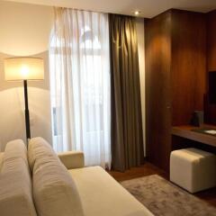 Hotel Carris Porto Ribeira сейф в номере