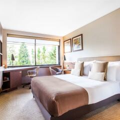 Отель Crowne Plaza Geneva, an IHG Hotel Швейцария, Женева - отзывы, цены и фото номеров - забронировать отель Crowne Plaza Geneva, an IHG Hotel онлайн комната для гостей фото 5