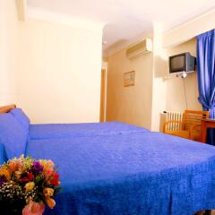 Отель Hostal La Lonja комната для гостей