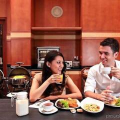 Отель Orchard Parksuites питание фото 3