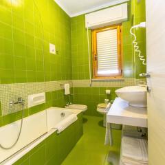 Отель Residence Ulivi E Palme Италия, Кальяри - 4 отзыва об отеле, цены и фото номеров - забронировать отель Residence Ulivi E Palme онлайн ванная