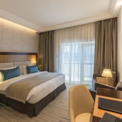 Отель Golden Tulip Al Thanyah комната для гостей фото 4