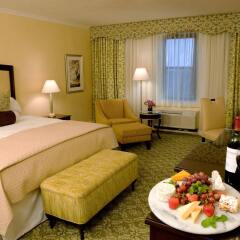 Omni Shoreham Hotel в номере