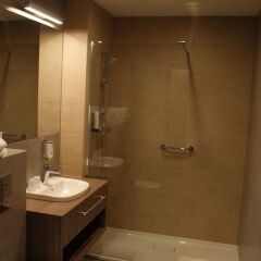 DB Hotel Wrocław Вроцлав ванная