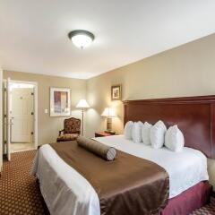 Отель Arlington Court Suites Hotel США, Арлингтон - отзывы, цены и фото номеров - забронировать отель Arlington Court Suites Hotel онлайн сейф в номере