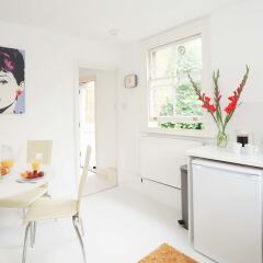 Отель Super 2 bed flat in Greenwich в номере