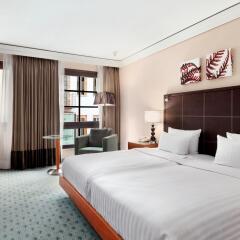 Отель Hilton Dresden Германия, Дрезден - 3 отзыва об отеле, цены и фото номеров - забронировать отель Hilton Dresden онлайн комната для гостей фото 3