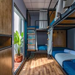Отель Chips House сейф в номере
