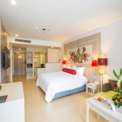 Отель Ramada by Wyndham Phuket Deevana Patong Стандартный номер с различными типами кроватей фото 5