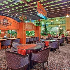 Отель Holiday Inn Toronto - Yorkdale Канада, Торонто - отзывы, цены и фото номеров - забронировать отель Holiday Inn Toronto - Yorkdale онлайн питание фото 3