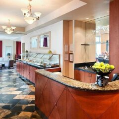 Отель Hilton Vancouver Metrotown Канада, Бурнаби - отзывы, цены и фото номеров - забронировать отель Hilton Vancouver Metrotown онлайн питание фото 2