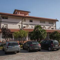 Hotel Espero Фонди парковка