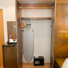 Best Western Plus Milford Hotel сейф в номере