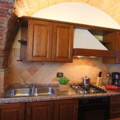 Отель Farmhouse With Pool and Large Garden, 50 Acres of Vineyards, Wine Tasting Ареццо в номере фото 2