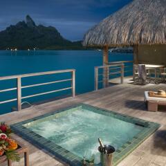 Отель The St Regis Bora Bora Resort бассейн