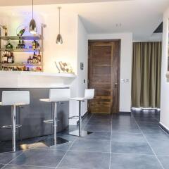 Отель Paramount Bay Penthouse Бирзеббуджа гостиничный бар