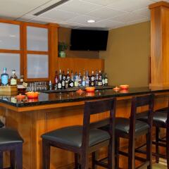Отель Hilton Garden Inn Columbus Airport США, Колумбус - отзывы, цены и фото номеров - забронировать отель Hilton Garden Inn Columbus Airport онлайн гостиничный бар