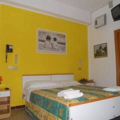 Hotel Pigalle комната для гостей