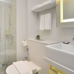 Отель ZEN Rooms Boat Quay ванная фото 2