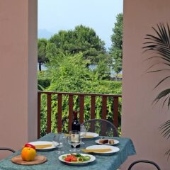 Отель Camping Garden Tourist Манерба-дель-Гарда балкон