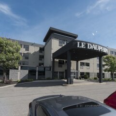Отель Hôtel & Suites Le Dauphin Québec Канада, Квебек - отзывы, цены и фото номеров - забронировать отель Hôtel & Suites Le Dauphin Québec онлайн парковка