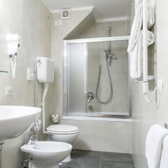Отель Albergo Firenze Италия, Флоренция - 2 отзыва об отеле, цены и фото номеров - забронировать отель Albergo Firenze онлайн ванная фото 2