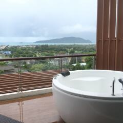 Отель Chalong Chalet Resort & Longstay ванная