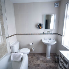 Отель The Black Boy Inn ванная фото 2