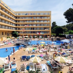 Отель Medplaya Hotel Calypso Испания, Салоу - отзывы, цены и фото номеров - забронировать отель Medplaya Hotel Calypso онлайн пляж фото 2