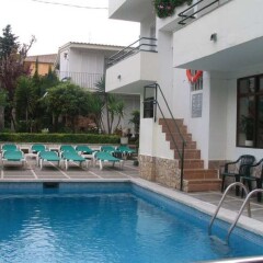 Отель Hostal Magnolia Испания, Льорет-де-Мар - отзывы, цены и фото номеров - забронировать отель Hostal Magnolia онлайн бассейн фото 2