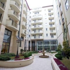 Queen's Court Hotel &Residence фото 7