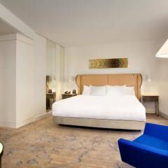 Отель Hilton Stockholm Slussen Швеция, Стокгольм - 9 отзывов об отеле, цены и фото номеров - забронировать отель Hilton Stockholm Slussen онлайн комната для гостей