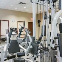 Отель Ramada Plaza & Conf Center by Wyndham Calgary Airport Канада, Калгари - отзывы, цены и фото номеров - забронировать отель Ramada Plaza & Conf Center by Wyndham Calgary Airport онлайн фитнесс-зал фото 2