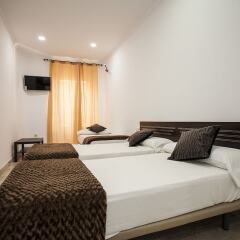 Отель Hostal Rincón De Sol Мадрид сейф в номере
