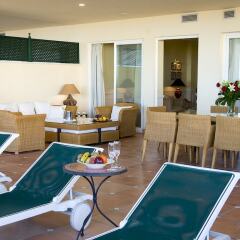 Отель Livescape Guadalpin Marbella бассейн