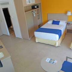Отель Calinda Beach Acapulco сейф в номере